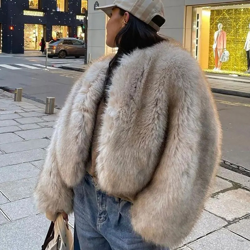 Street Fashion Week - Casaco Curto de Pele Sintética Icônico