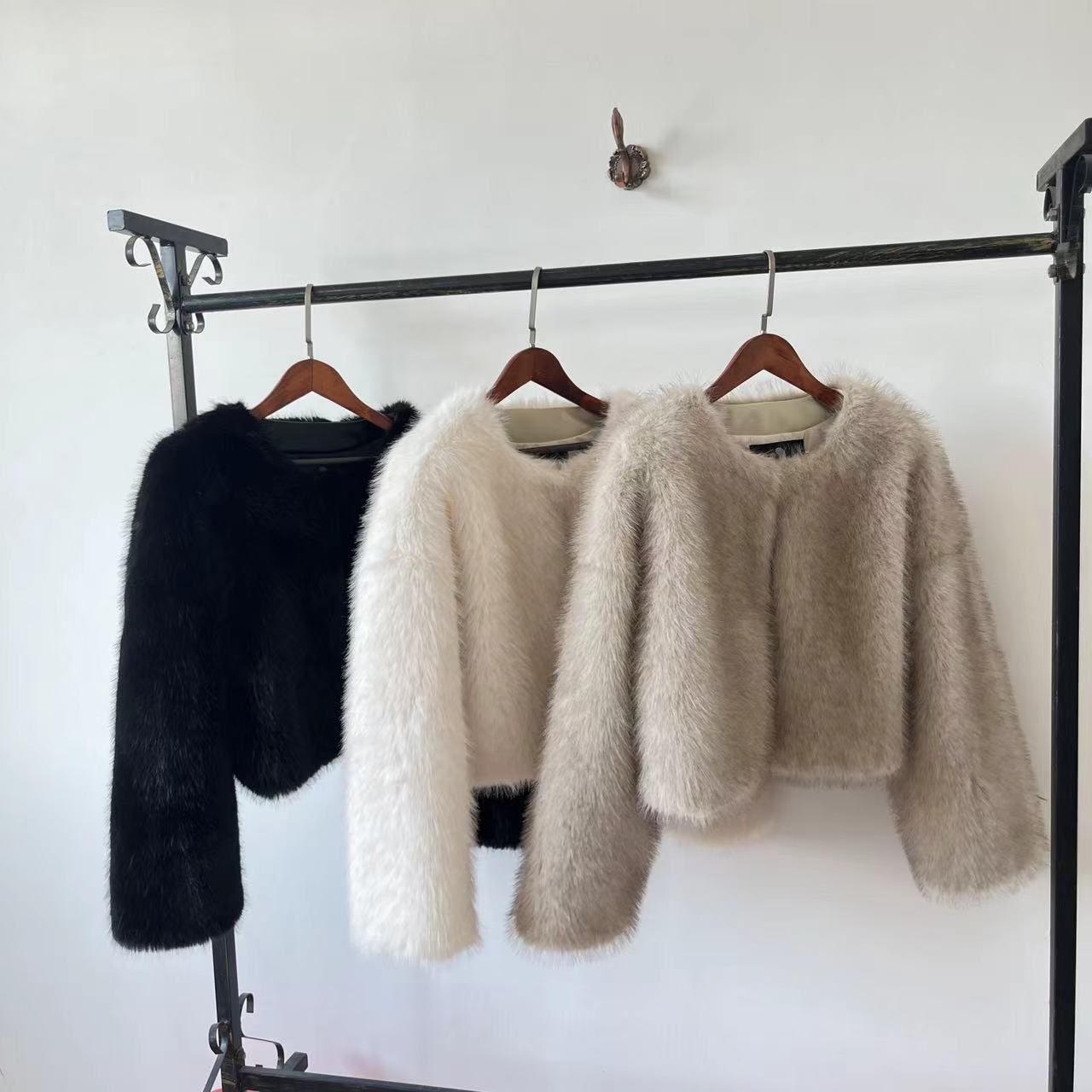 Casaco Curto de Pele Sintética - Street Fashion Week avaliação e preço